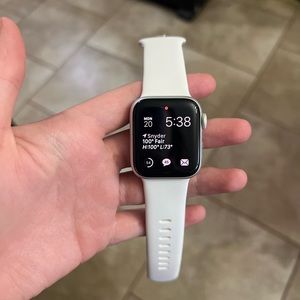 40 MM Series 4 Apple Watch (Cellular + GPS)